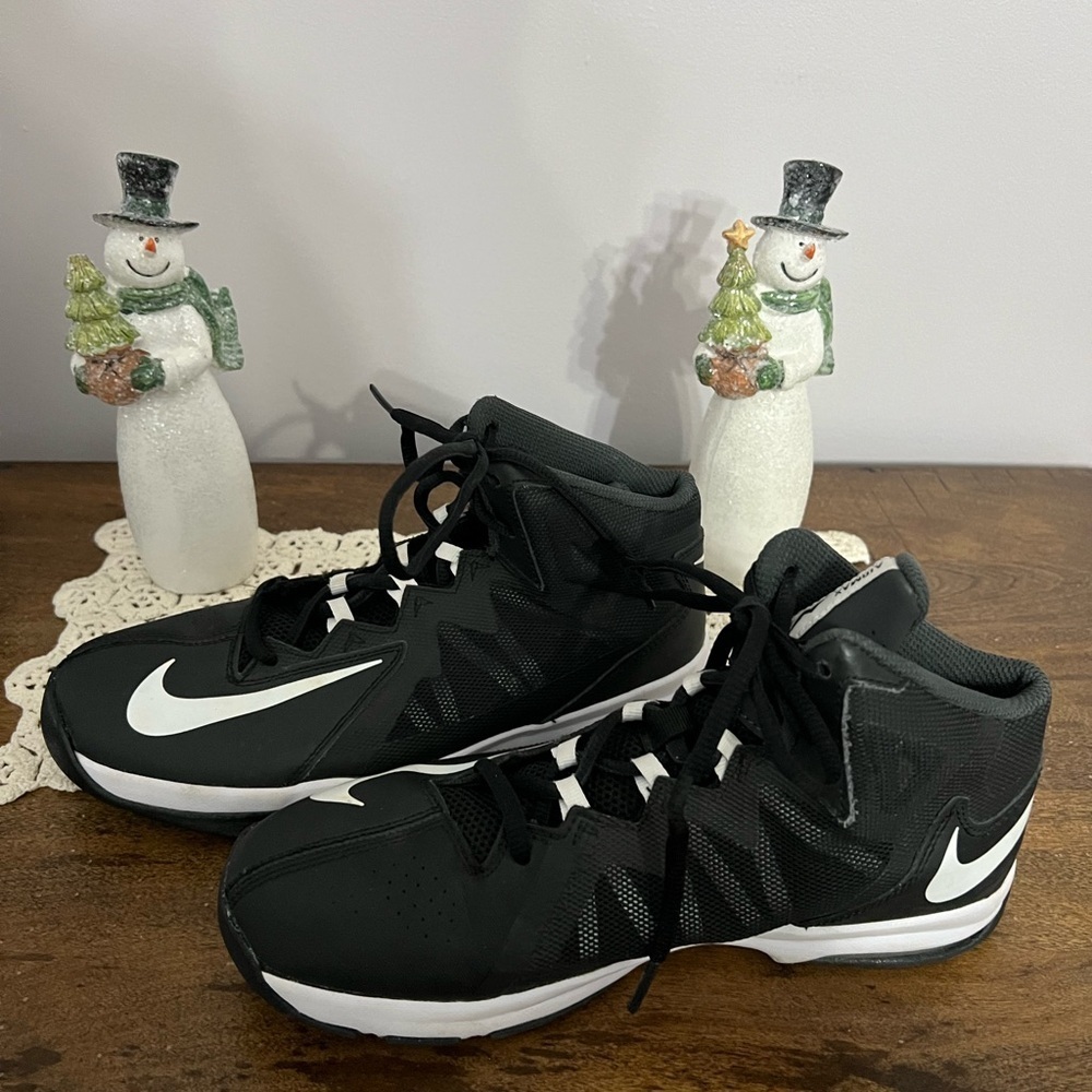 Nike Airmax Stutter Step 2. Size 6 Youth. High Tops
